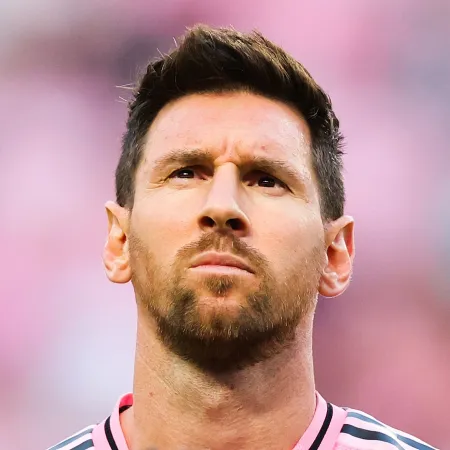 Qué es la Ley anti-Piqué que le prohíbe a Messi jugar en el Cornellà
