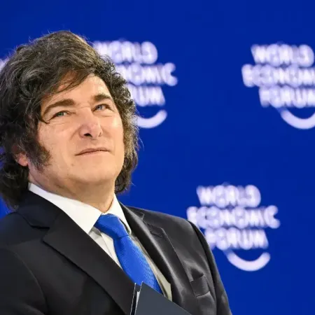 Milei cierra abril con agenda política y respaldo a Adorni en el Congreso