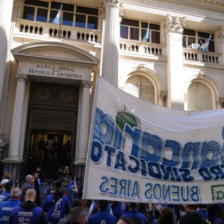 Universidades y bancarios en plan de lucha: clases, trámites y turnos, bajo amenaza