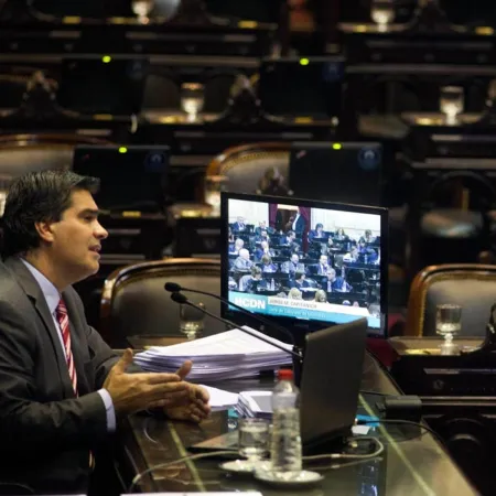 Adorni en Diputados: uno por uno, los jefes de Gabinete "cumplidores" desde 2003