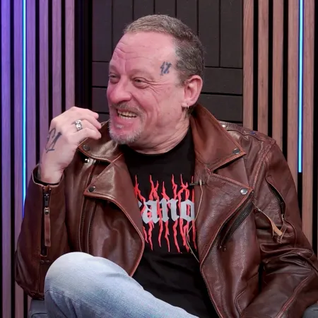 Roberto Zelazek vuelve al punk con banda propia y un disco de identidad feroz