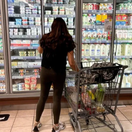 Bolsillo más ajustado: el consumo masivo cayó otra vez en marzo