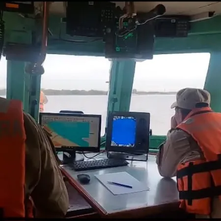 Así busca Prefectura Naval a los pescadores en el Río de la Plata