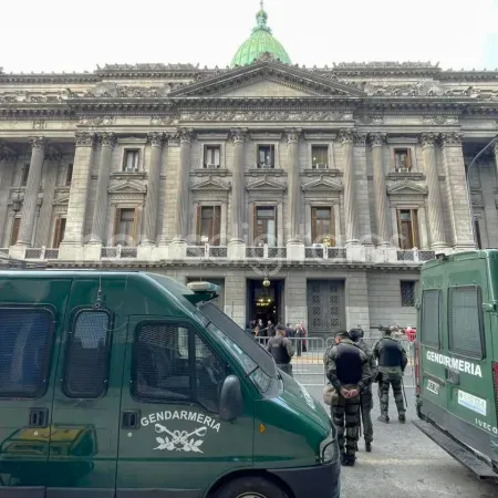 Calles cortadas y fuerte operativo por la presentación de Adorni