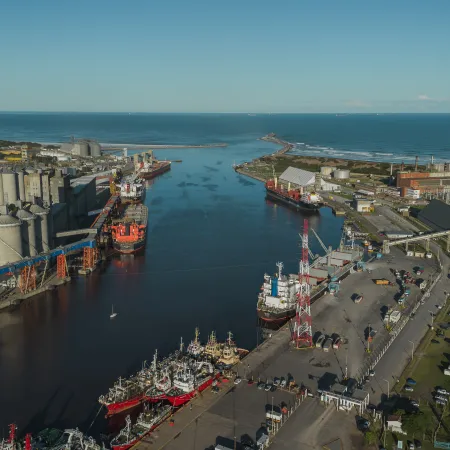 Incesante movimiento de cereales en Puerto Quequén tras el paro transportista