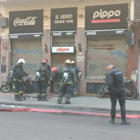 Un incendio en Paraná al 400 dejó un saldo de 10 heridos y 25 evacuados