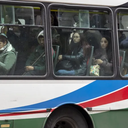 Colectivos en AMBA: $128.000 millones en deuda y millones de usuarios en riesgo