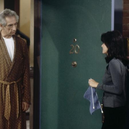 De vivir en una camioneta a Friends y Seinfeld: la historia de Larry Hankin