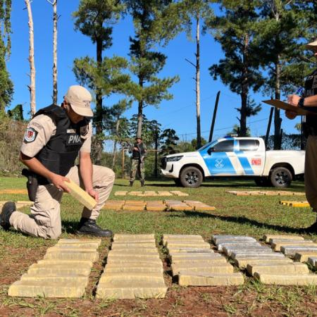 El hallazgo que desconcertó a Prefectura: más de una tonelada de droga tirada en el monte