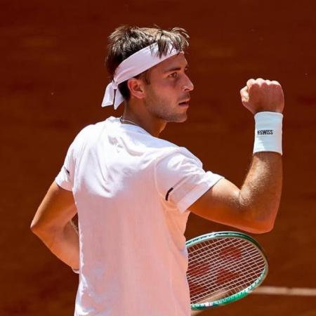 Tomás Etcheverry rompe barreras y avanza a octavos en el Madrid Open