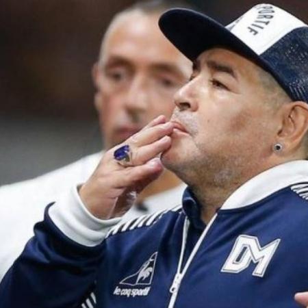 “Lo vi completamente hinchado”: declaró el primer policía que llegó a la casa de Maradona