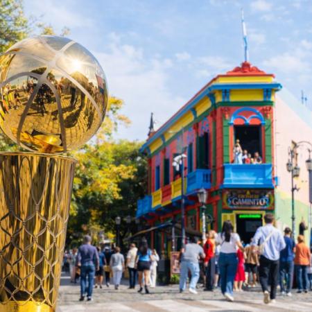 El trofeo de la NBA llegó a Buenos Aires: ¿por qué el Larry O’Brien está en La Boca?