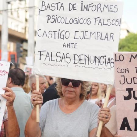 “Lo mataron con decisiones judiciales”: la vigilia en el Obelisco que reavivó el reclamo por Ángel