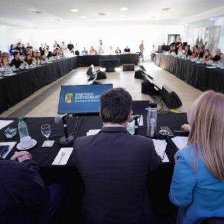 Qué gana y qué pierde el peronismo si sigue la tensión en Buenos Aires