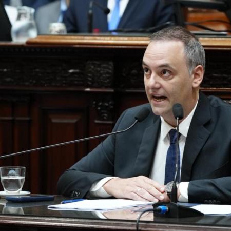 Moción de censura: cuántos votos le faltan a la oposición para echar a Adorni