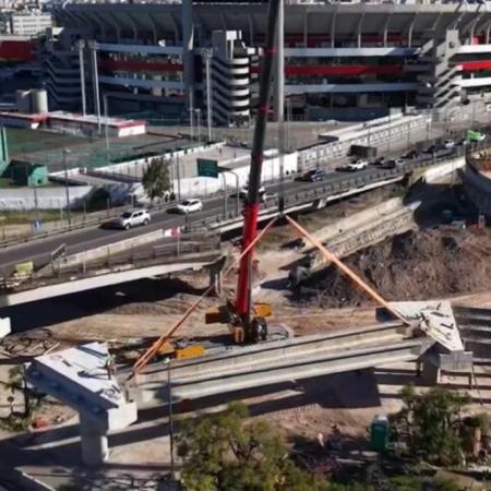 Tres heridos y tránsito en tensión en avenida Lugones tras el derrumbe de una obra