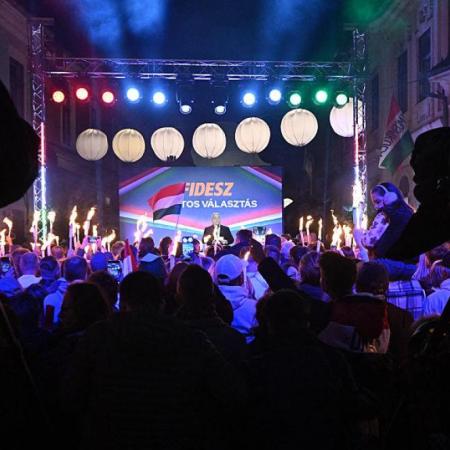 Orban arriesga su poder tras 16 años en un voto clave europeo