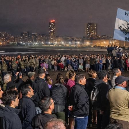Mar del Plata recordó Malvinas con un desembarco simbólico en la playa