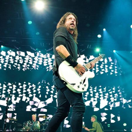 Dave Grohl y Pat Smear se metieron en un karaoke improvisado con un fan