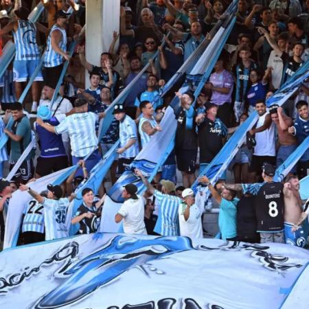 Racing se puso la camiseta por sus hinchas en Bolivia