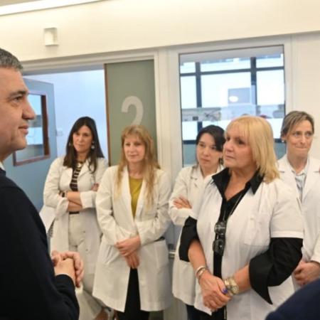 Cobrar a extranjeros en hospitales porteños ya financia 151 obras de salud