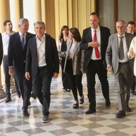 Adorni apura a los ministros y fija una fecha límite para el ajuste