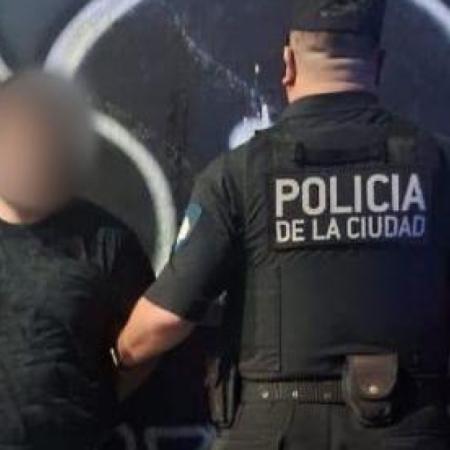 Cortaron la luz, subieron al techo y cayeron antes de entrar: cuatro chilenos detenidos en CABA