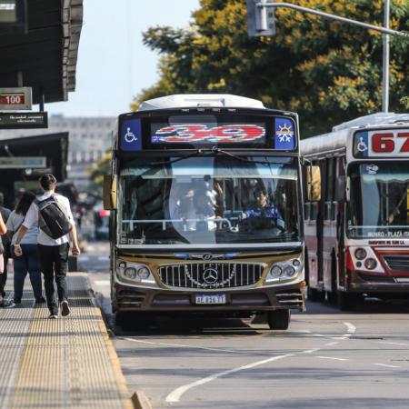 Colectivos en el AMBA: cuándo se normaliza el servicio tras el acuerdo de deuda