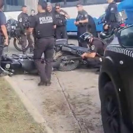 CABA: dos menores en una moto robada, una persecución y un choque que los delató