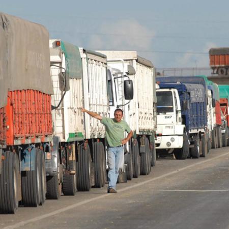 Las bolsas de cereales advirtieron por demoras logísticas en plena cosecha gruesa
