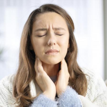 Dolor de garganta: cómo distinguir virus, bacteria o frío sin medicarte de más