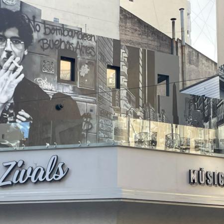 Charly García homenajeado en Corrientes y Callao: la obra que revive Clics Modernos