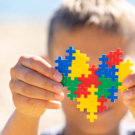 Revelan que los niños neurodivergentes pueden aprender otro idioma