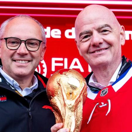 Gianni Infantino llevó el trofeo de la Copa del Mundo a la Fórmula 1