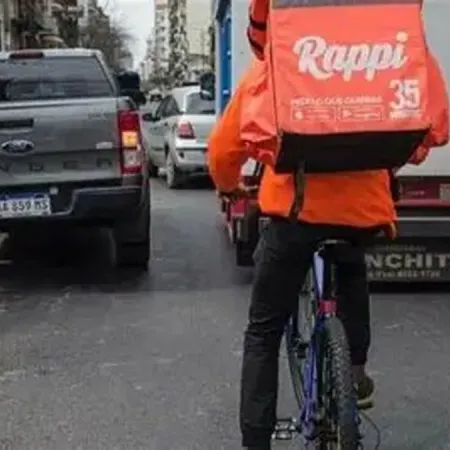 Desempleo blue en 15,3%: ya afecta a 1 de cada 4 jóvenes según el IAG