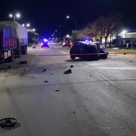 Doble tragedia en Córdoba: dos muertos tras violentos choques contra camiones