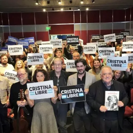 Cristina Kirchner volvió a escena con un libro que resignifica San José 1111