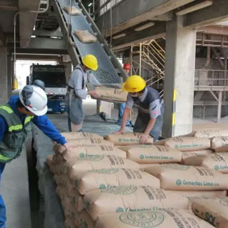 La caída del cemento anticipa menos obras y más freno en la actividad
