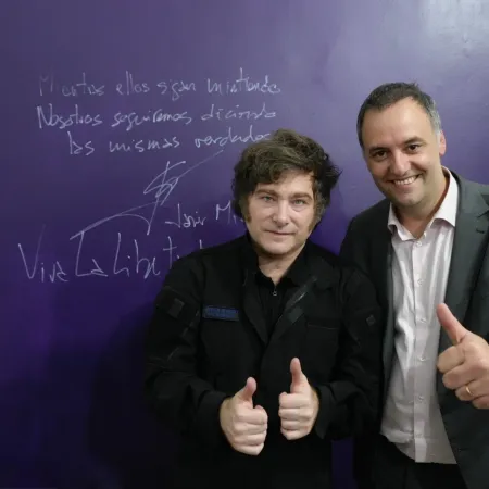 “Adorni no se va ni en pedo”: Milei adelantó que presentará su declaración jurada