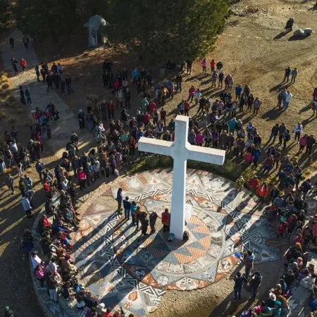 La arquitecta detrás del circuito del Papa Francisco llega a Neuquén para hablar de turismo religioso
