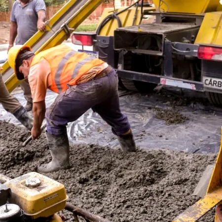 INDEC: la industria y la construcción frenaron la caída en marzo y traen alivio