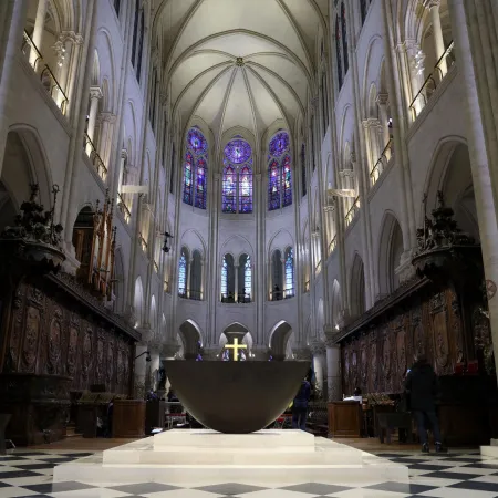 Francia busca cambiar vitrales históricos de Notre-Dame y crece la polémica