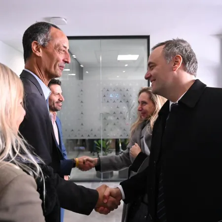 Adorni y una "nueva etapa": por qué estuvo con Santilli, Karina Milei y un alcalde PRO