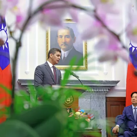Taiwán, Paraguay y Santiago Peña: el acuerdo por el pollo que mira de reojo a China