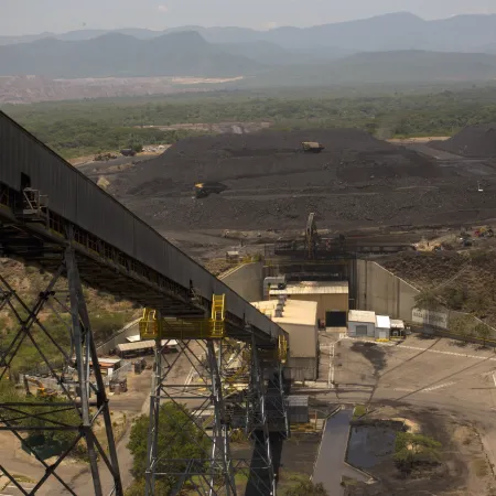 Colombia apura el cierre de Cerrejón y abre un espejo para Argentina