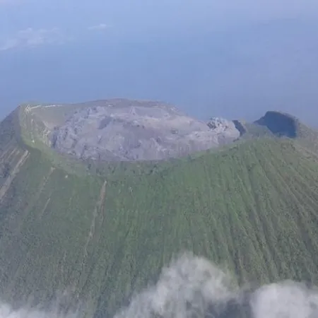 Qué es el Dukono, el volcán prohibido donde desaparecieron turistas