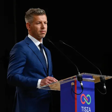 Budapest mira al nuevo gabinete de Péter Magyar: entre la decadencia y el circo