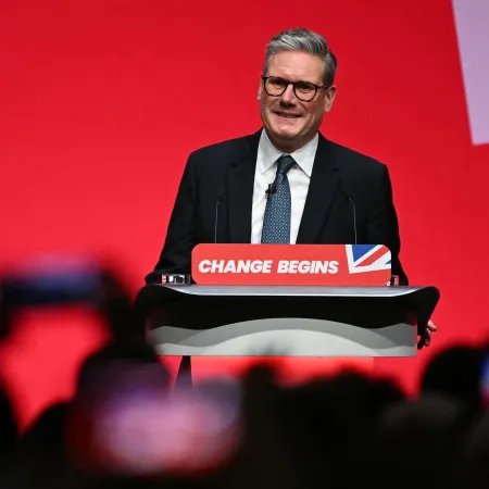 Keir Starmer enfrenta una rebelión interna tras la derrota laborista