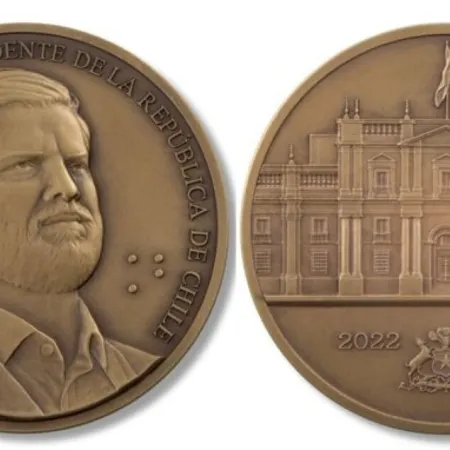 La medalla de Gabriel Boric desató una inesperada polémica en Chile