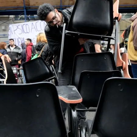 Docentes y estudiantes salen a la calle: clases abiertas antes de la marcha